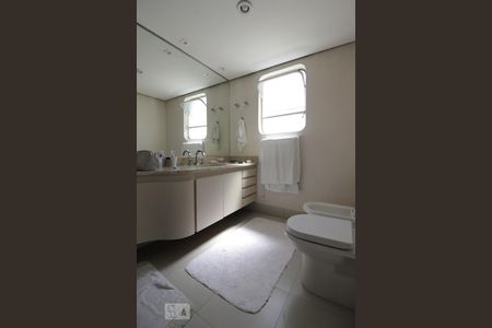 Apartamento à venda com 312m², 4 quartos e 4 vagasBanheiro da suíte 1