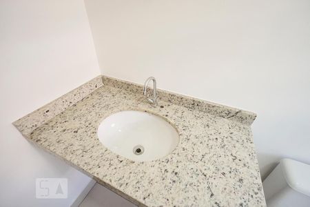 Detalhe banheiro suíte de casa à venda com 3 quartos, 180m² em Vila Ema, São Paulo
