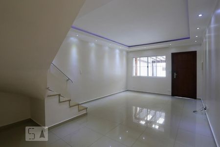 Casa para alugar com 121m², 3 quartos e 2 vagasSala