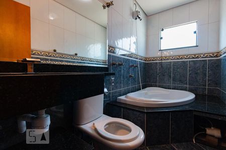 Casa à venda com 280m², 3 quartos e 6 vagasBanheiro suite