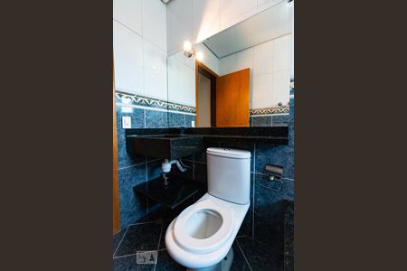 Casa à venda com 280m², 3 quartos e 6 vagasBanheiro suite