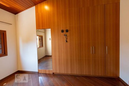 Casa à venda com 280m², 3 quartos e 6 vagasSuite