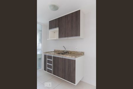 Cozinha de apartamento à venda com 2 quartos, 68m² em Passo da Areia, Porto Alegre