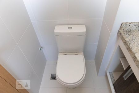 Banheiro da Suíte de apartamento à venda com 2 quartos, 68m² em Passo da Areia, Porto Alegre