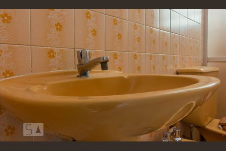 Torneira Banheiro Social de apartamento para alugar com 2 quartos, 65m² em Carmo, Belo Horizonte