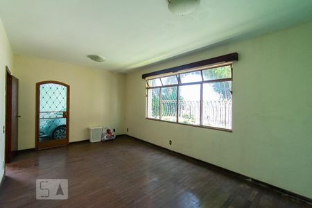 Casa à venda com 200m², 3 quartos e 1 vaga