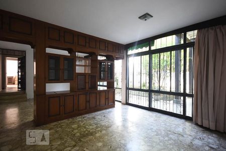 Sala de Tv de casa à venda com 4 quartos, 700m² em Jardim Everest, São Paulo