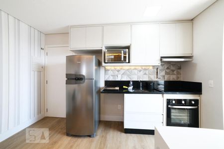 Cozinha de apartamento para alugar com 1 quarto, 40m² em Cidade Monções, São Paulo
