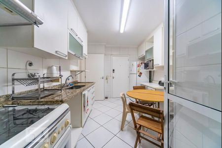 Apartamento à venda com 97m², 4 quartos e 2 vagasCozinha