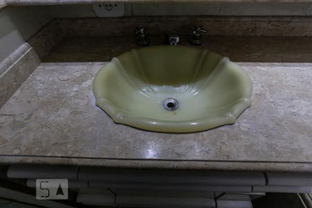 Apartamento para alugar com 200m², 3 quartos e 3 vagas Apartamento para alugar com 200m², 3 quartos e 3 vagasBanheiro da Suite