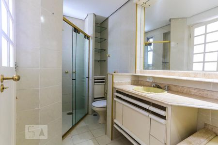 Apartamento para alugar com 200m², 3 quartos e 3 vagas Apartamento para alugar com 200m², 3 quartos e 3 vagasBanheiro da Suite