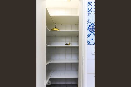 Apartamento para alugar com 200m², 3 quartos e 3 vagas Apartamento para alugar com 200m², 3 quartos e 3 vagasCozinha - Armários
