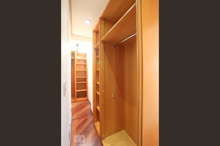 Apartamento para alugar com 200m², 3 quartos e 3 vagas Apartamento para alugar com 200m², 3 quartos e 3 vagasCloset da Suite