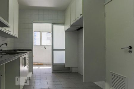 Apartamento para alugar com 200m², 3 quartos e 3 vagas Apartamento para alugar com 200m², 3 quartos e 3 vagasCozinha - Armários