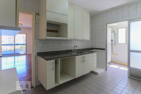 Apartamento para alugar com 200m², 3 quartos e 3 vagas Apartamento para alugar com 200m², 3 quartos e 3 vagasCozinha - Armários