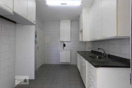 Apartamento para alugar com 200m², 3 quartos e 3 vagas Apartamento para alugar com 200m², 3 quartos e 3 vagasCozinha - Armários