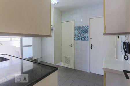 Apartamento para alugar com 200m², 3 quartos e 3 vagas Apartamento para alugar com 200m², 3 quartos e 3 vagasCozinha - Armários