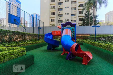 Apartamento para alugar com 200m², 3 quartos e 3 vagas Apartamento para alugar com 200m², 3 quartos e 3 vagasÁrea Comum - Playground