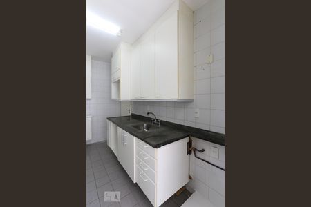Apartamento para alugar com 200m², 3 quartos e 3 vagas Apartamento para alugar com 200m², 3 quartos e 3 vagasCozinha - Armários