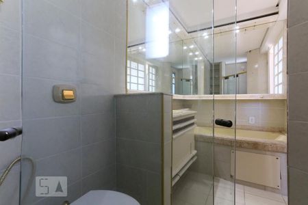 Apartamento para alugar com 200m², 3 quartos e 3 vagas Apartamento para alugar com 200m², 3 quartos e 3 vagasBanheiro da Suite