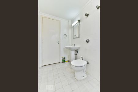 Apartamento à venda com 79m², 2 quartos e 1 vaga Apartamento à venda com 79m², 2 quartos e 1 vagaBanheiro Social