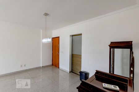 Sala de apartamento para alugar com 3 quartos, 107m² em Jardim Goiás, Goiânia