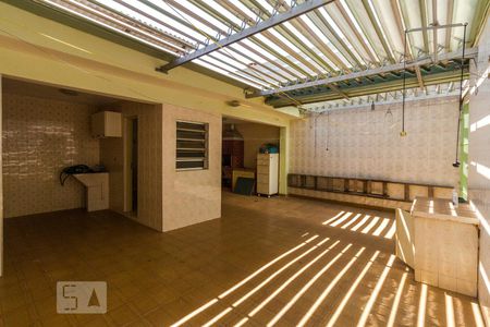 Casa à venda com 330m², 3 quartos e 5 vagasQuintal do Fundo - Zetaflex Aberto 