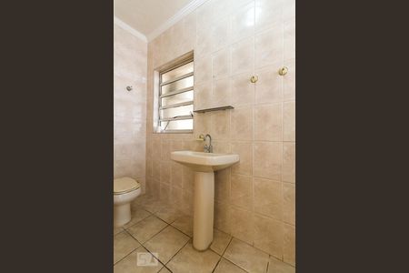 Casa à venda com 330m², 3 quartos e 5 vagasBanheiro de Serviço 