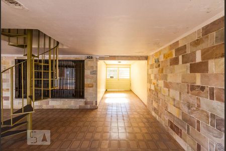 Casa à venda com 330m², 3 quartos e 5 vagasGaragem - Acesso ao Corredor Lateral 