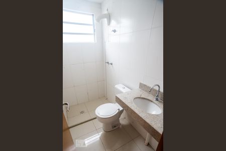 Banheiro de apartamento à venda com 2 quartos, 48m² em Protásio Alves, Porto Alegre