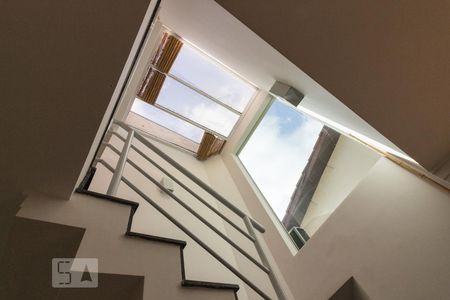 Escadas de casa para alugar com 3 quartos, 165m² em Vila Ester (zona Norte), São Paulo