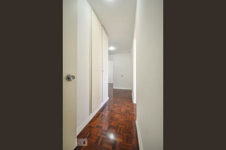 Corredor de apartamento para alugar com 3 quartos, 170m² em Vila Suzana, São Paulo