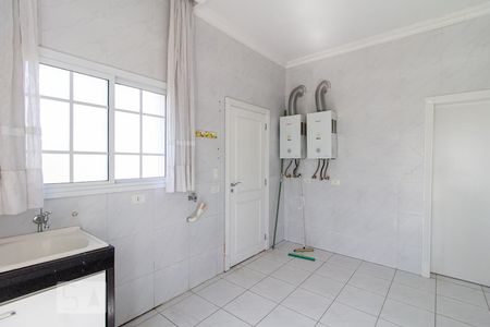 Casa de condomínio para alugar com 400m², 4 quartos e 4 vagasÁrea de Serviço