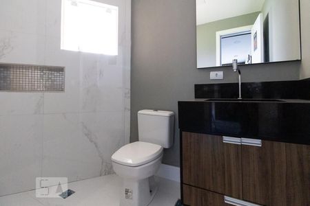 Casa de condomínio para alugar com 400m², 4 quartos e 4 vagasBanheiro