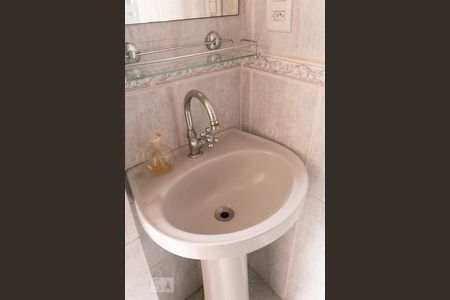Banheiro - Torneira de casa de condomínio à venda com 2 quartos, 90m² em Cavalhada, Porto Alegre