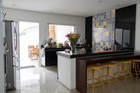 Casa à venda com 450m², 3 quartos e 8 vagas Casa à venda com 450m², 3 quartos e 8 vagasCOZINHA