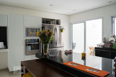 Casa à venda com 450m², 3 quartos e 8 vagas Casa à venda com 450m², 3 quartos e 8 vagasCOZINHA