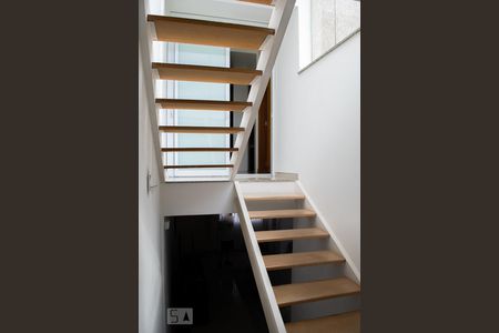 Casa à venda com 450m², 3 quartos e 8 vagas Casa à venda com 450m², 3 quartos e 8 vagasESCADA