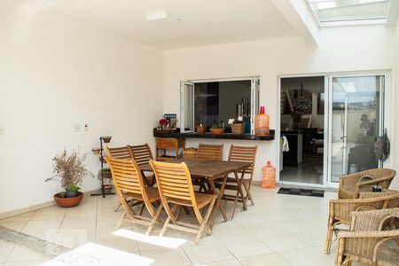 Casa à venda com 450m², 3 quartos e 8 vagas Casa à venda com 450m², 3 quartos e 8 vagasCHURRASQUEIRA