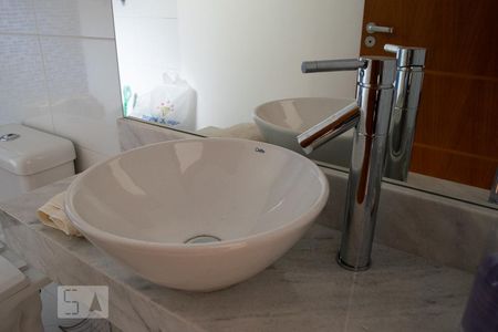 Casa à venda com 450m², 3 quartos e 8 vagas Casa à venda com 450m², 3 quartos e 8 vagasBANHEIRO QUARTO 1