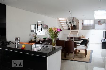 Casa à venda com 450m², 3 quartos e 8 vagas Casa à venda com 450m², 3 quartos e 8 vagasCOZINHA