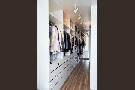 Casa à venda com 450m², 3 quartos e 8 vagas Casa à venda com 450m², 3 quartos e 8 vagasCLOSET QUARTO 3 SUITE