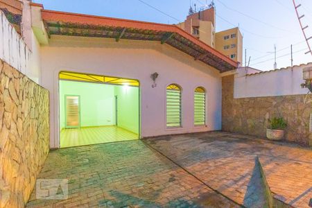 Casa à venda com 166m², 3 quartos e 2 vagasFachada