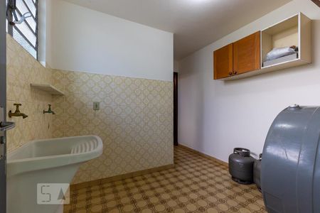 Casa à venda com 166m², 3 quartos e 2 vagasÁrea de serviço