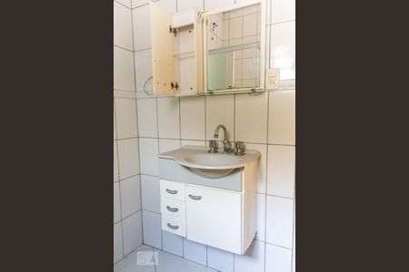 Banheiro de casa para alugar com 2 quartos, 100m² em Quinta da Paineira, São Paulo
