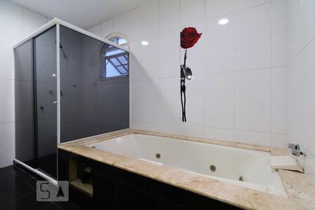Casa de condomínio à venda com 480m², 3 quartos e 3 vagasBanheiro da Suíte 2