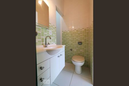 Casa de condomínio à venda com 480m², 3 quartos e 3 vagasBanheiro da Suíte 1