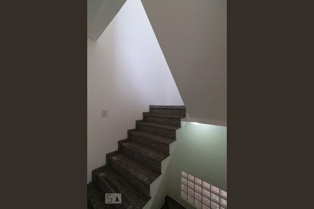 Casa de condomínio à venda com 480m², 3 quartos e 3 vagasEscada