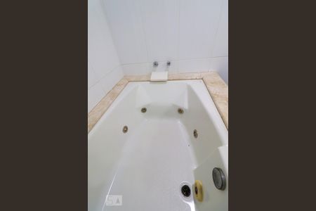 Casa de condomínio à venda com 480m², 3 quartos e 3 vagasBanheiro da Suíte 2