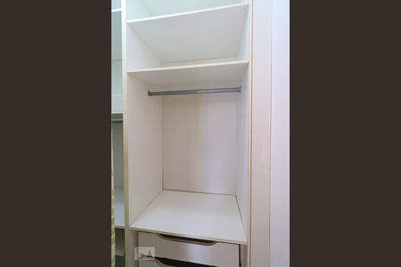 Casa de condomínio à venda com 480m², 3 quartos e 3 vagasCloset da suíte 1